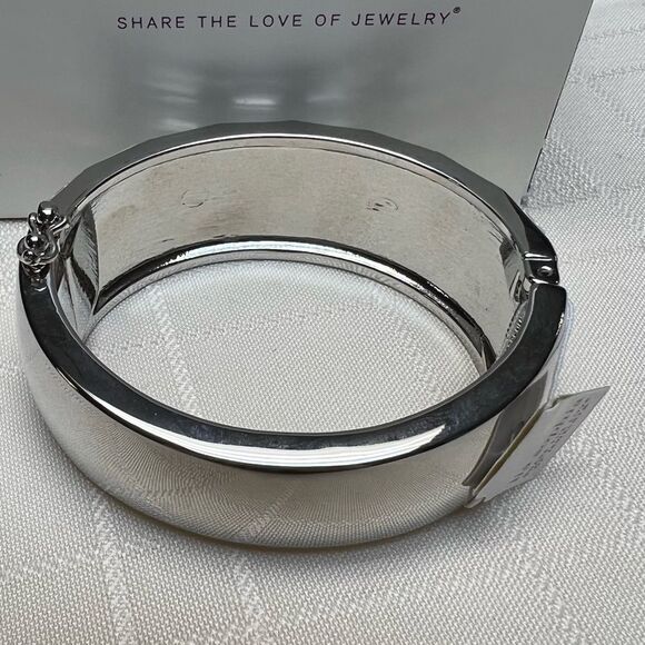 Lia Sophia On The Town Hinged Bangle Bracelet NWT🏷 - Picture 5 of 10